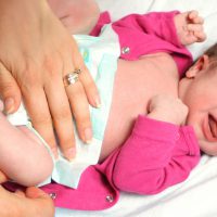Что делать если  у новорожденного ребенка понос