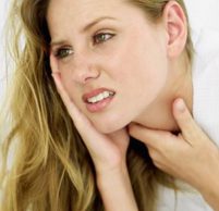 Может ли болеть горло из-за болезни желудка?